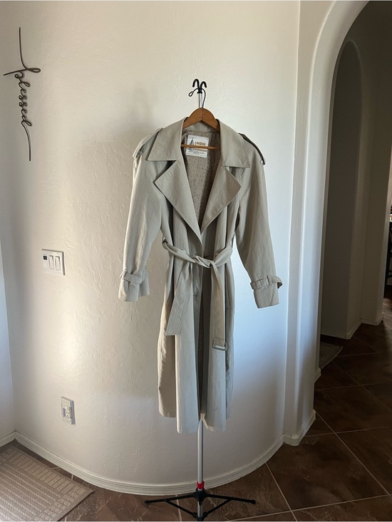 London Fog Jackets & Blazers - London Fog Women's Trench Coat in Light Taupe
